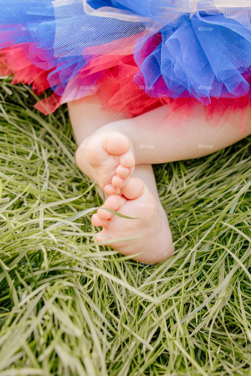 Baby toes and tutu 