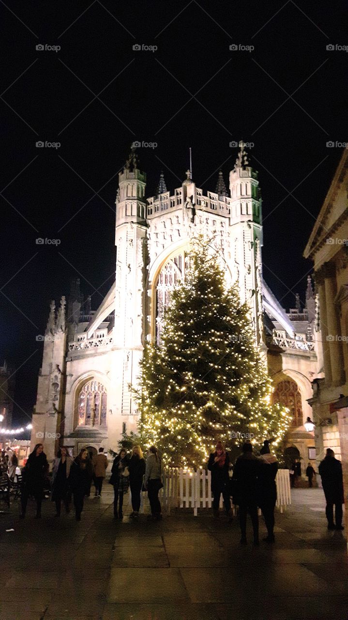 Christmas tree lit up at night in front of Bath Abbey🎄💒