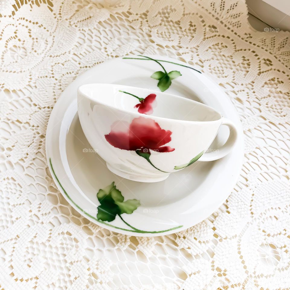 Porcelain tea set with poppies 