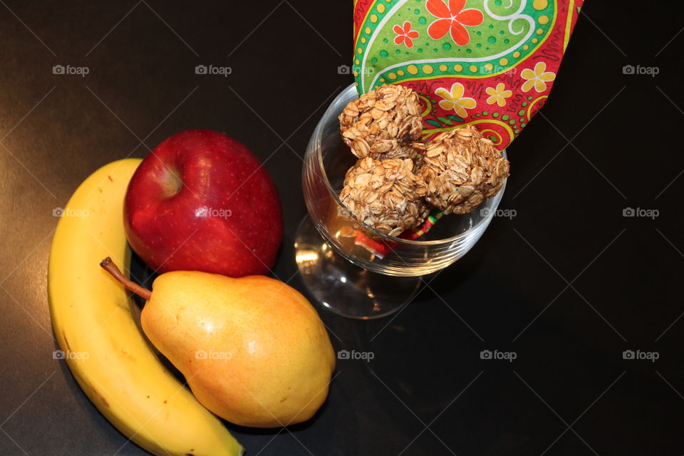 Protein Nuggets (oatmeal, honey, banana and peanut butter)