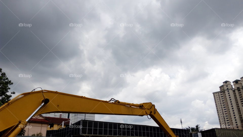 the cloud began to darken it meant the rain is coming.