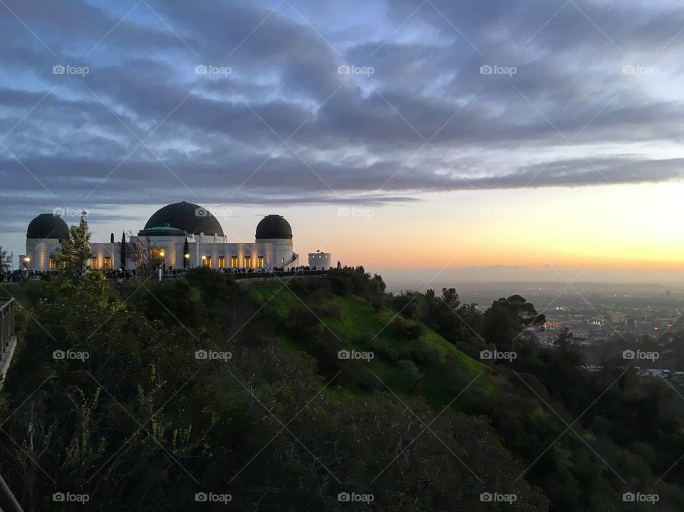 Beautiful sunset over the Griffith Observatory in Los Angeles, California 😍