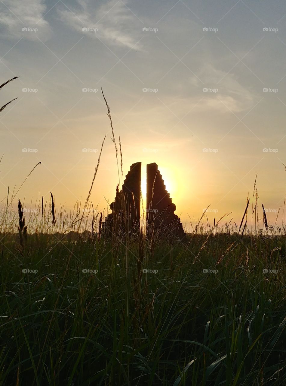 Skulptur Sonnenuntergang Sonne sun sky himmel Wiese am Wasser Meer ozean sunset