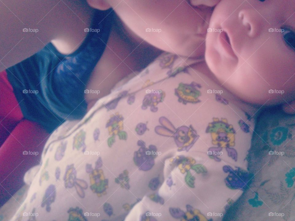 Поцелуй маленькой)