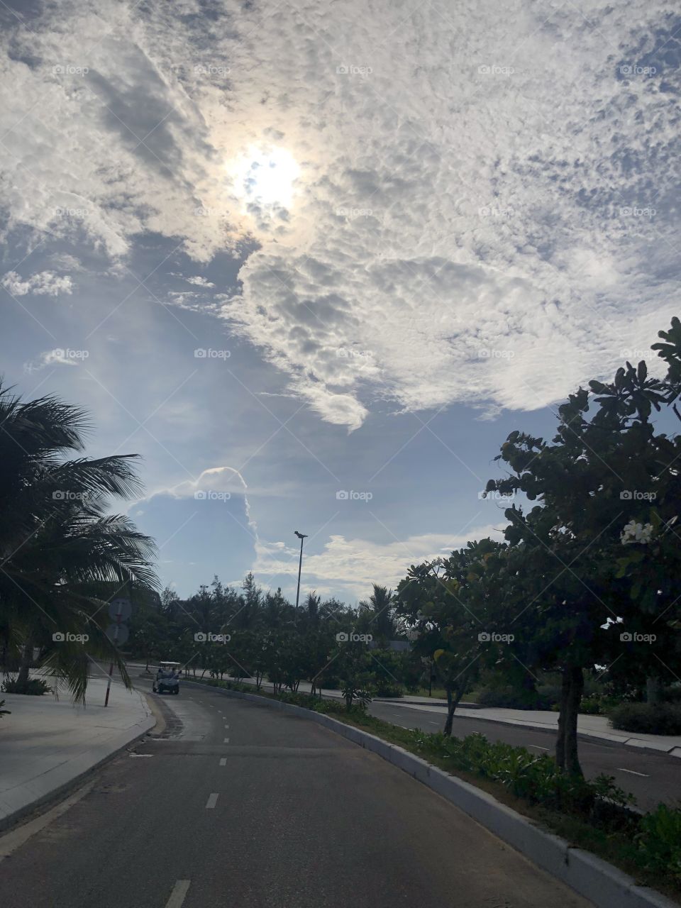 The road to FLC Quy Nhon. This place has not yet developed much tourism, so the road is empty of traffic. The sky is now 15:24pm
