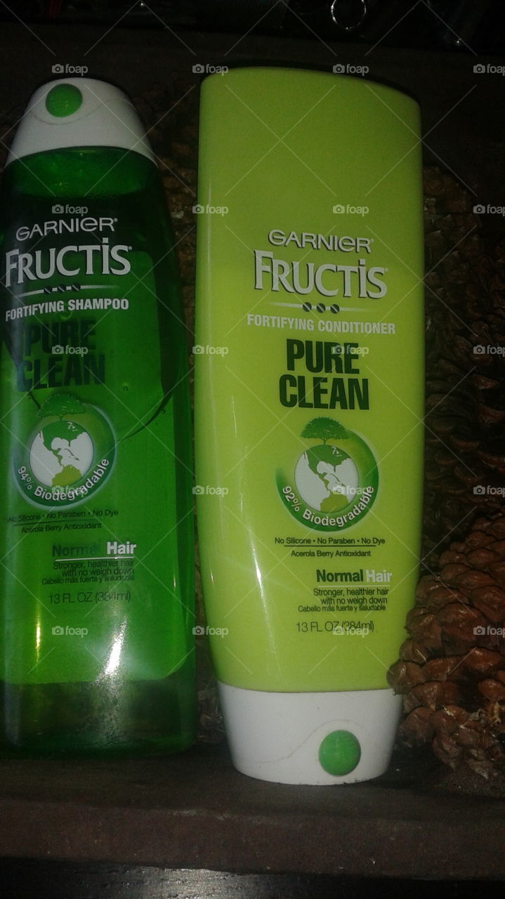 Garnier Fructis. I love this shampoo. keeps my hair soft snd silky.