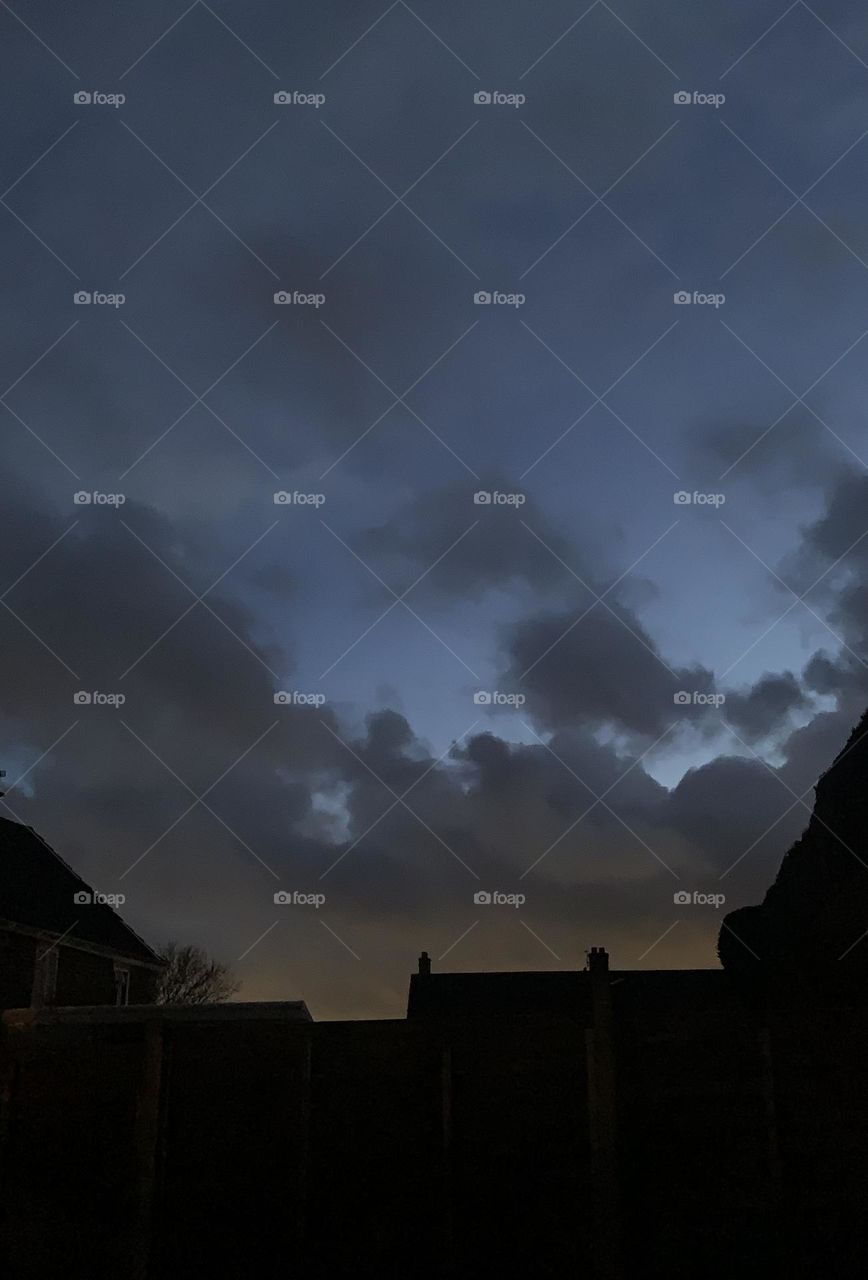 As the night time sky draws in, i capture the last rays of light. The final look at the daytime skies above. 