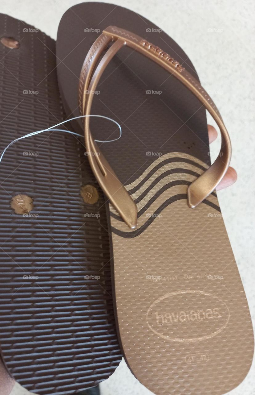 Passear, sair ou viajar? Chinelos Havaianas,  o ideal para qualquer  ocasião. Não  escorregam,  firmes nos pés e no chão !