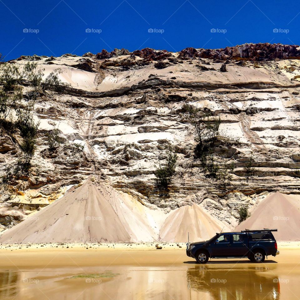 4WD on Rainbow Beach