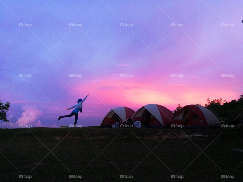 Sunset by the mountains 