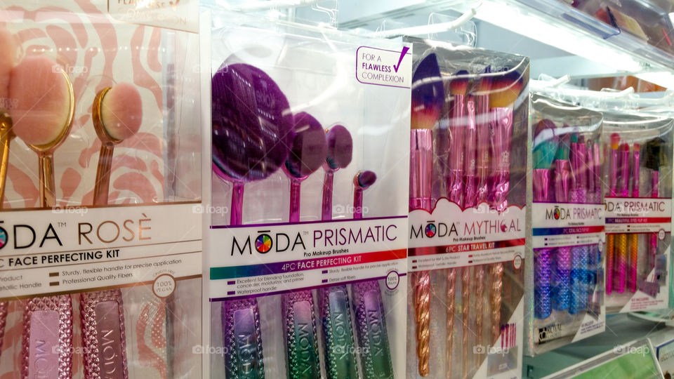 Moda makeup brushes