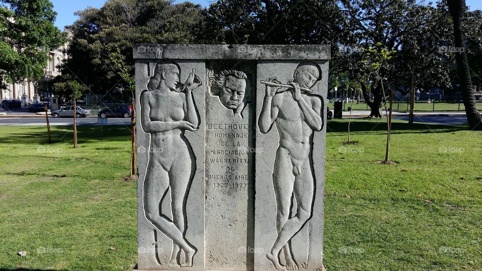 Indifferent to the passage of people