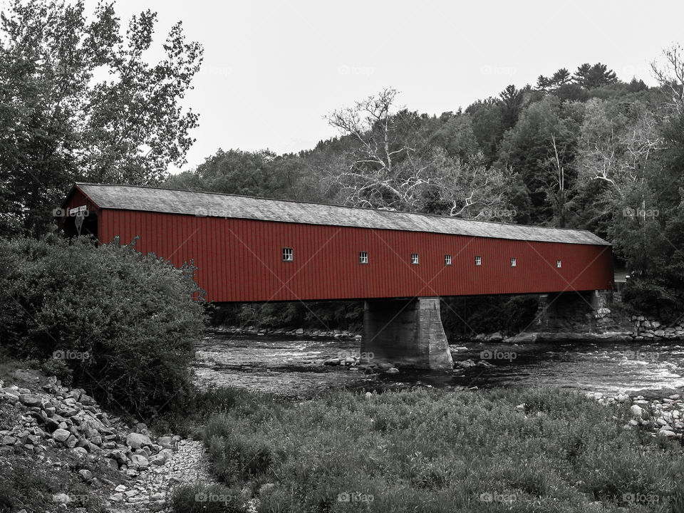 red span. Covered bridge of kent
