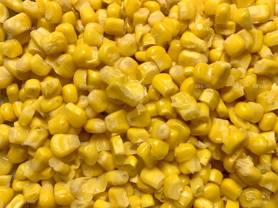 Scattered yellow corn.