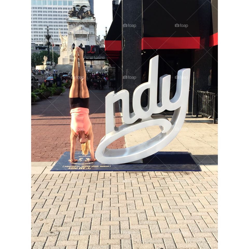 Indy Handstand