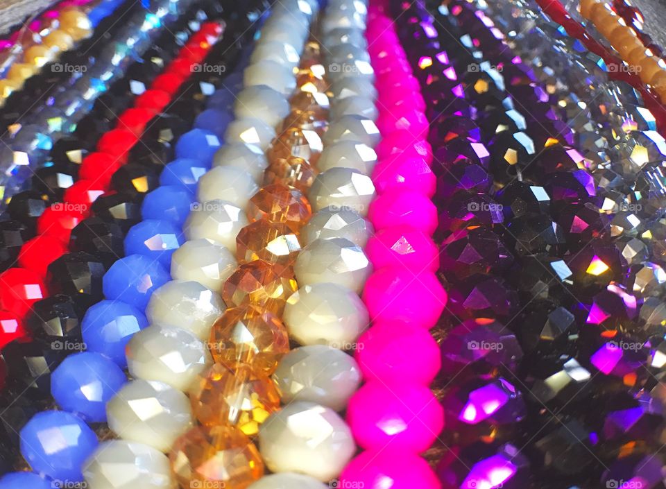 Faceted glass beads