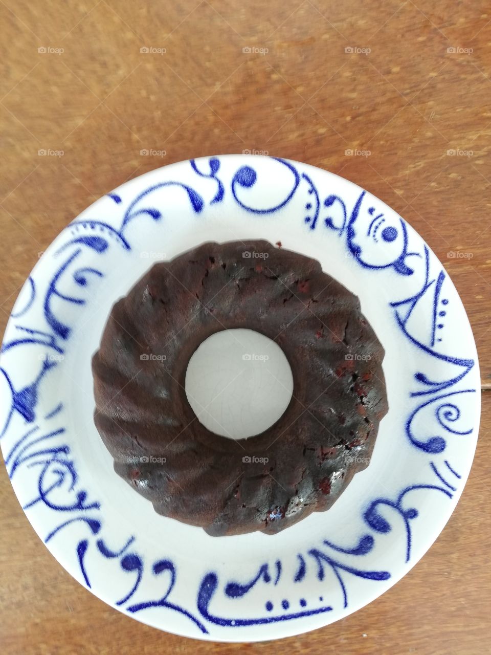 Chocolate cake with hole 