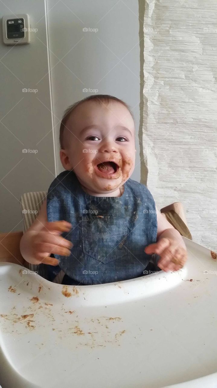 Baby eating ang laughing!