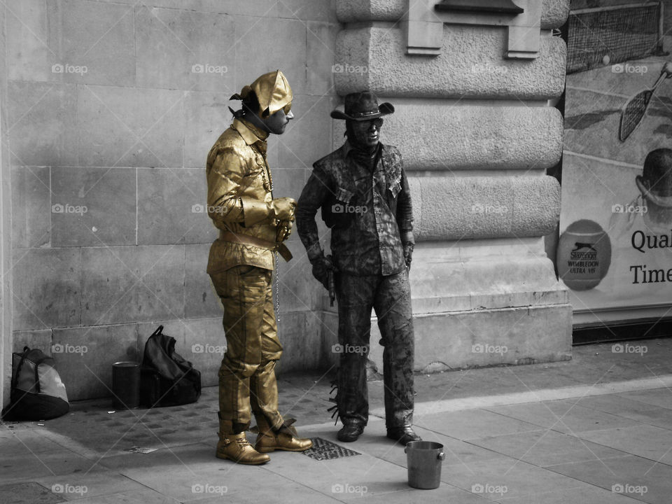 black and gold. london street artists