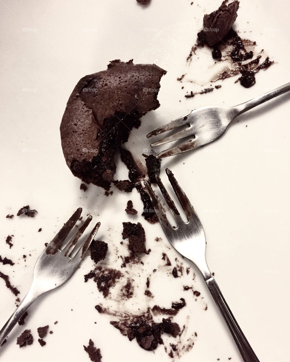 Eat a Chocolate cake 