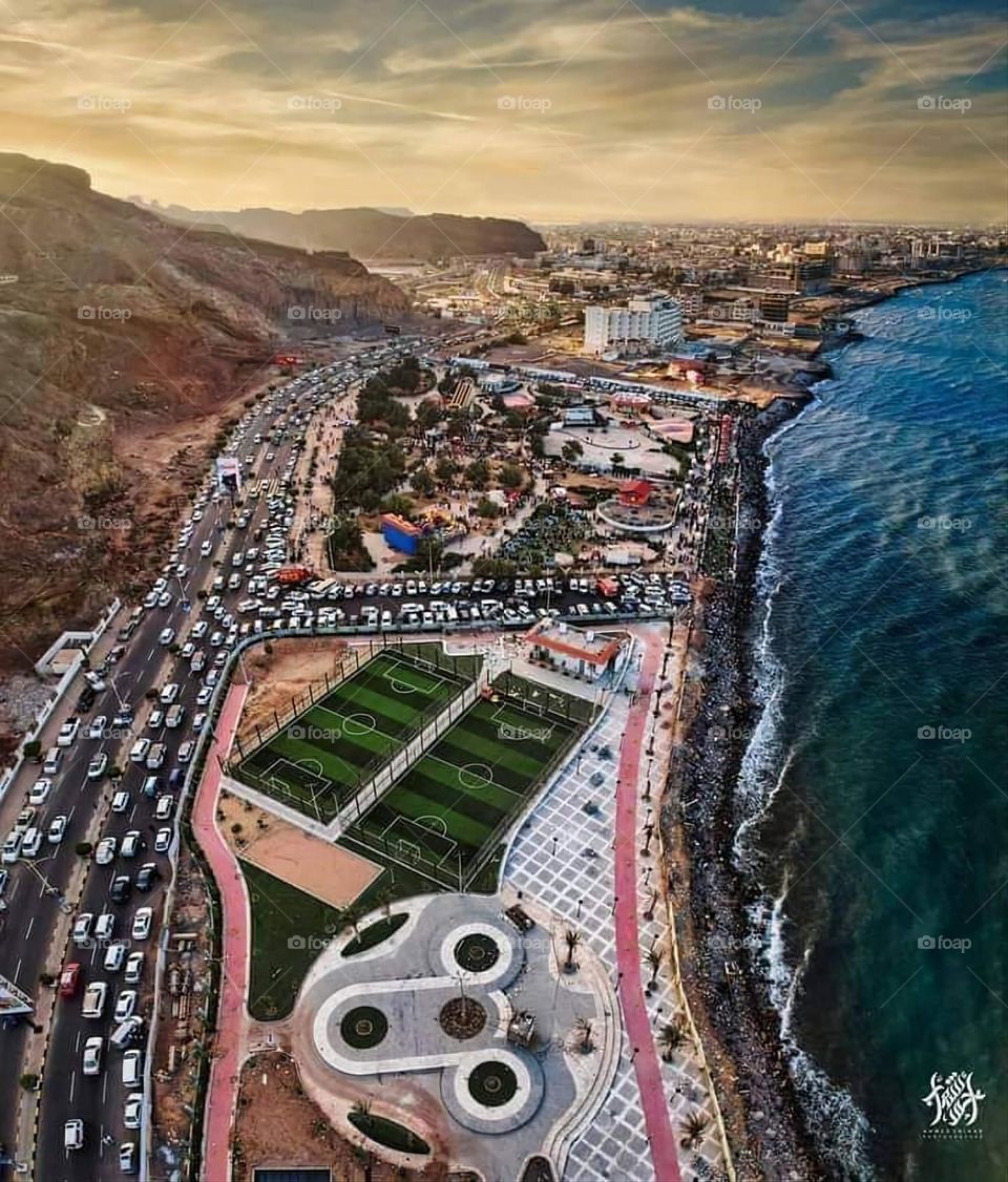 A very beautiful coastal picture on the beach, and the sweetness of the calm water in it is more than wonderful