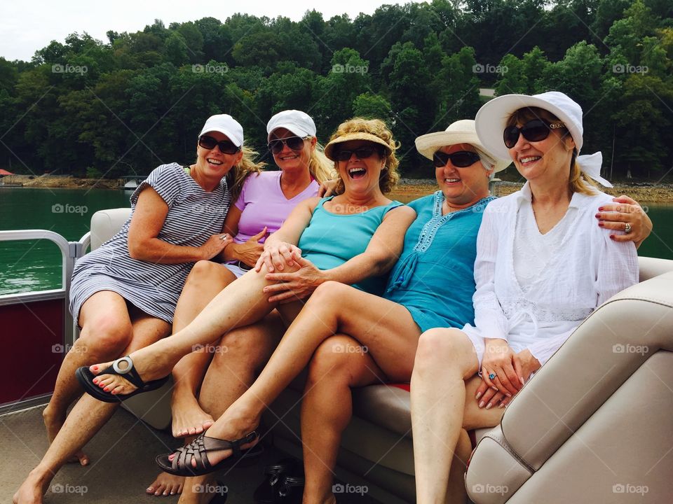 Boating girlfriends 