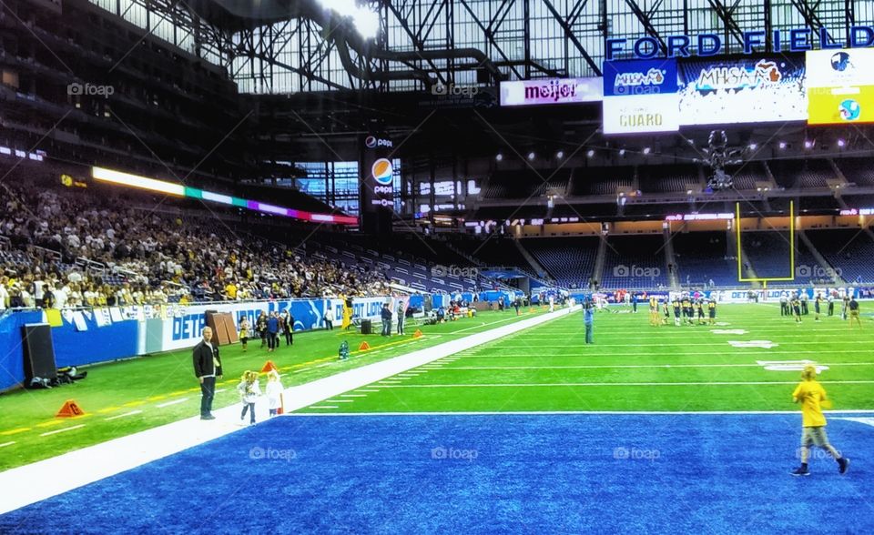 football game at indoor football arena Ford Field