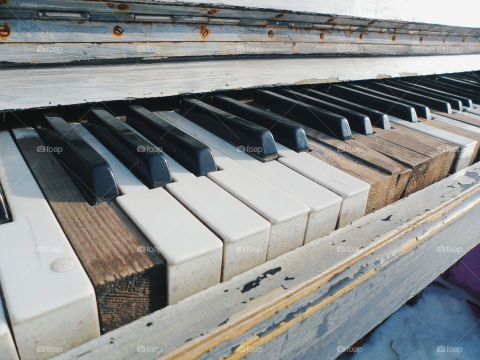 black & white piano keys