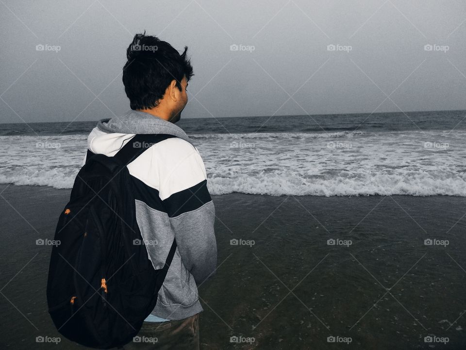 Pieceful evening at beach site with wonderful ocean