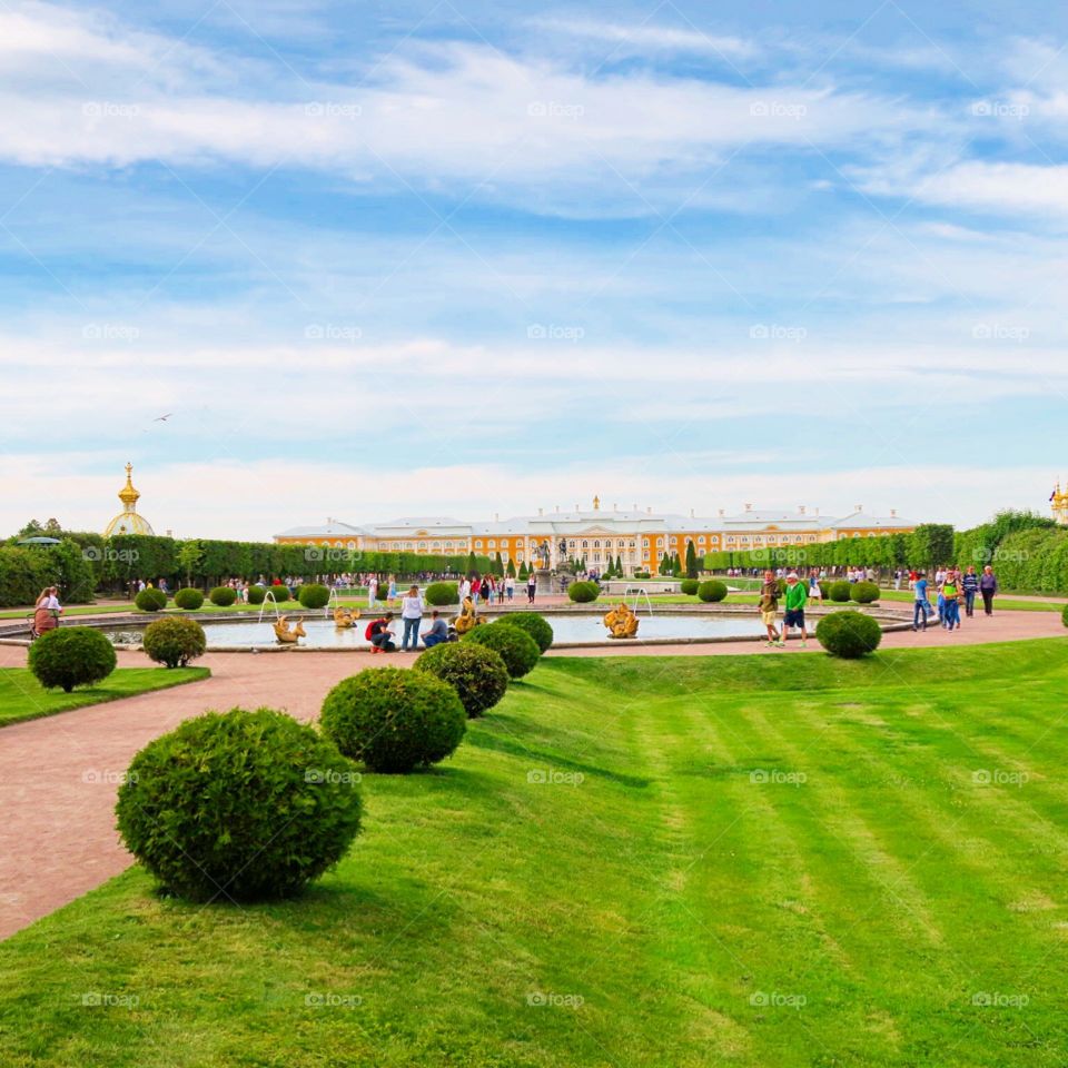 Peterhof palace front view with fountains 
