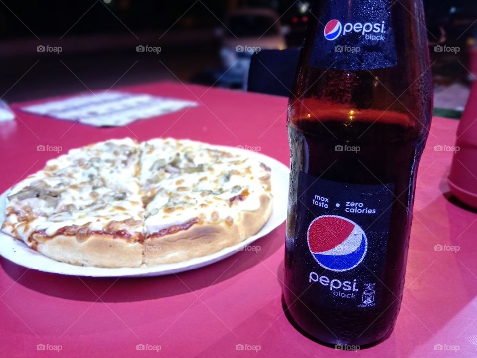 pepsi with pizza