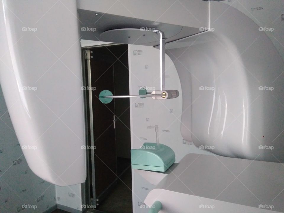 Panoramic x-ray machine