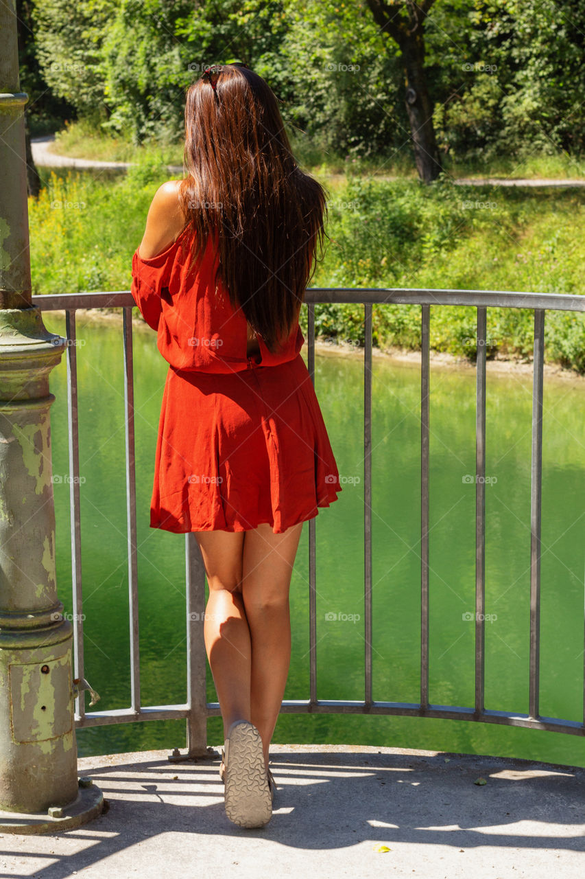 Red girl at the Isar River in Munich