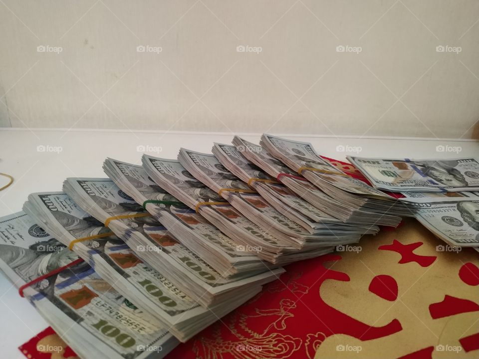 тысячи долларов