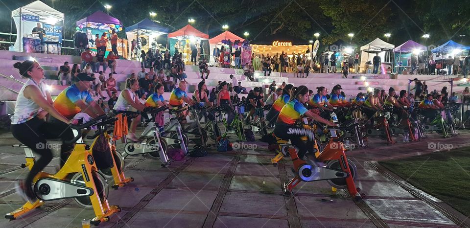 spinning training in the acoustic court of Aragua Venezuela, sale of products at the stand and promotion of the sport