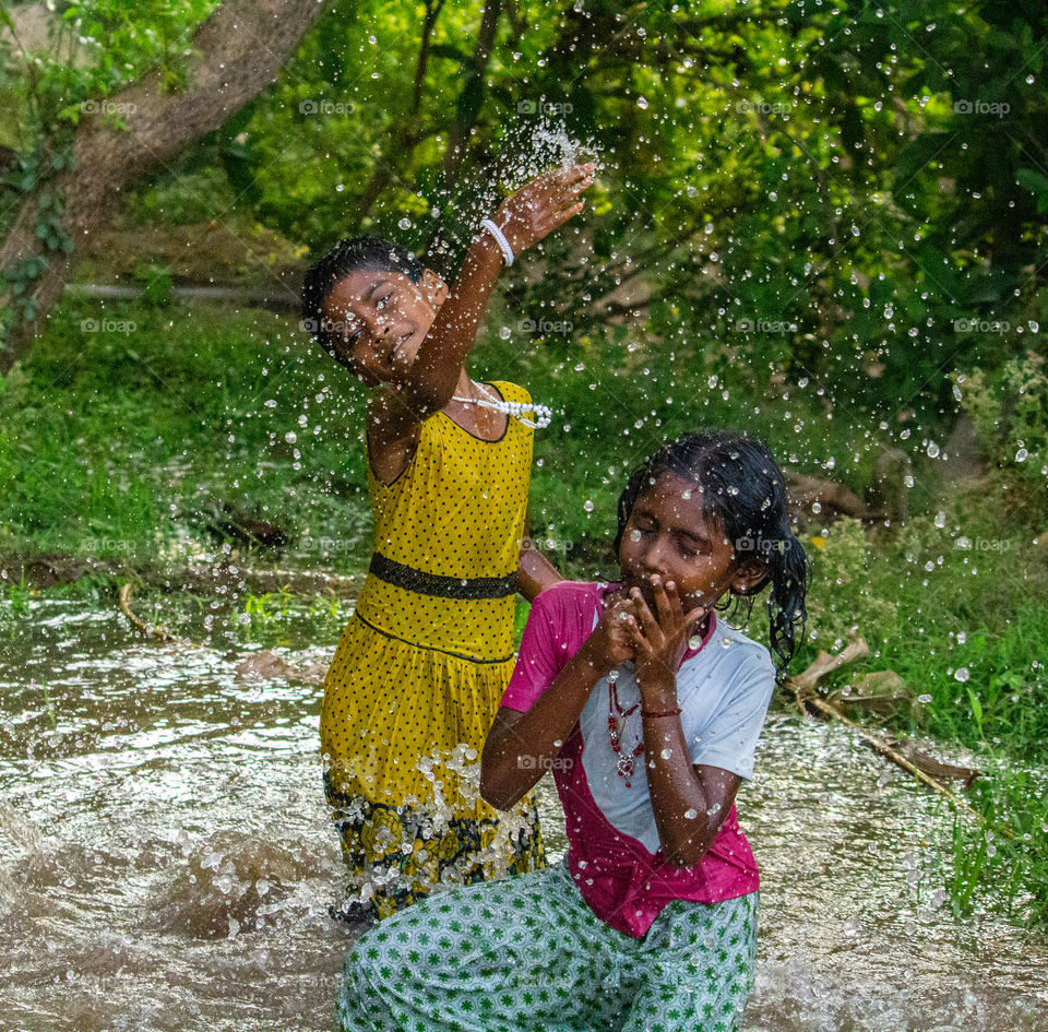 A story of village girls who was enjoying their bath at bore set at their village during summer #summerclick