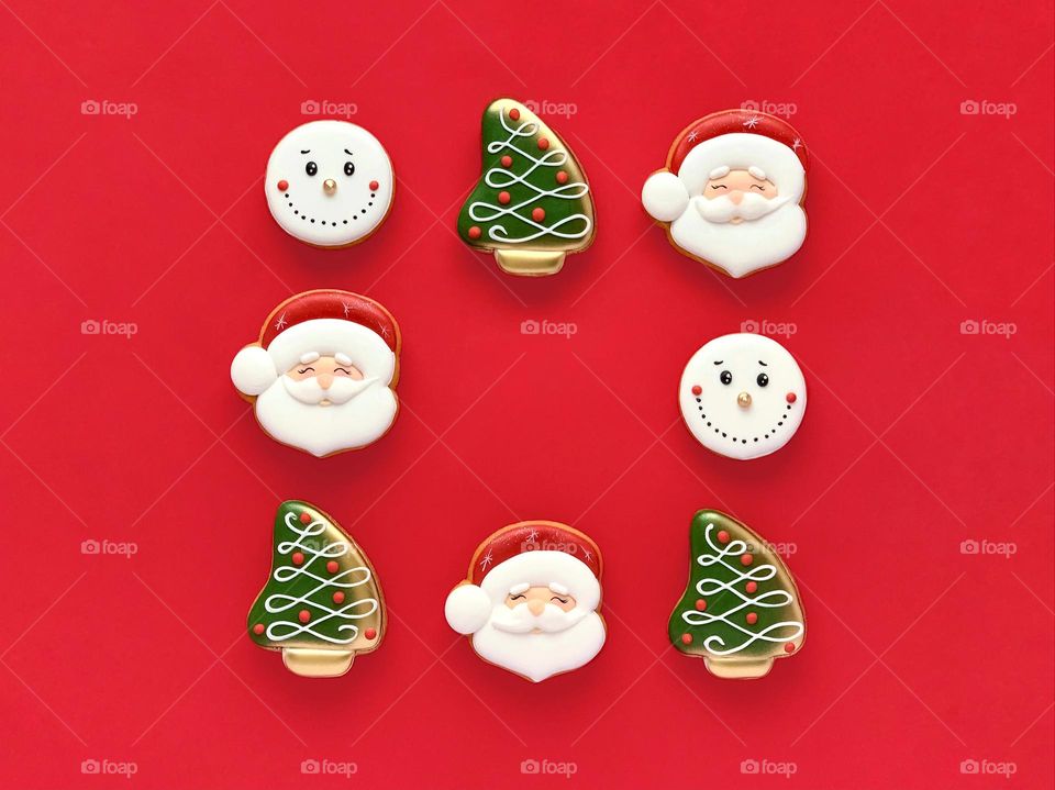 Christmas gingerbread on red, Santa, tree, snowman 