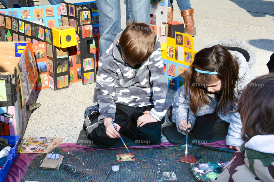 children painting