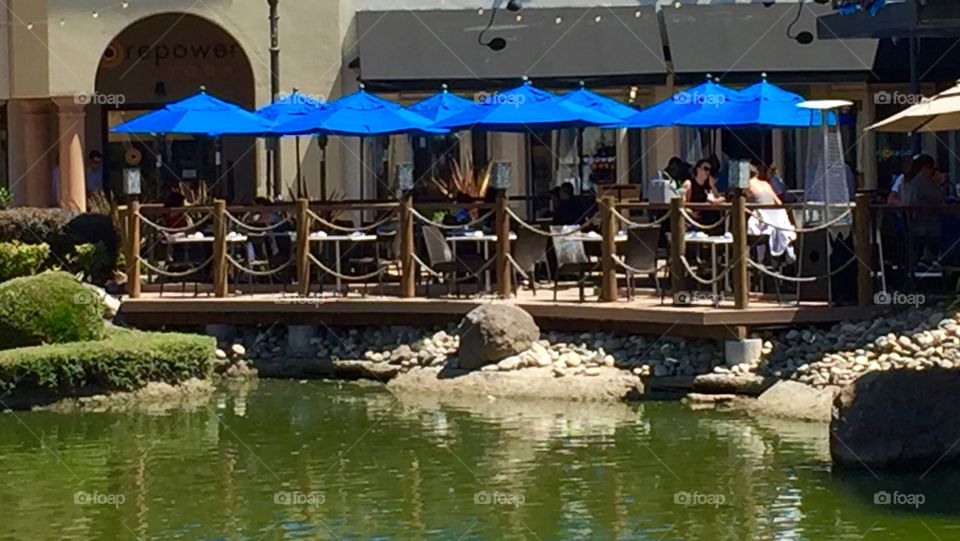 Eating, chatting, relaxing 