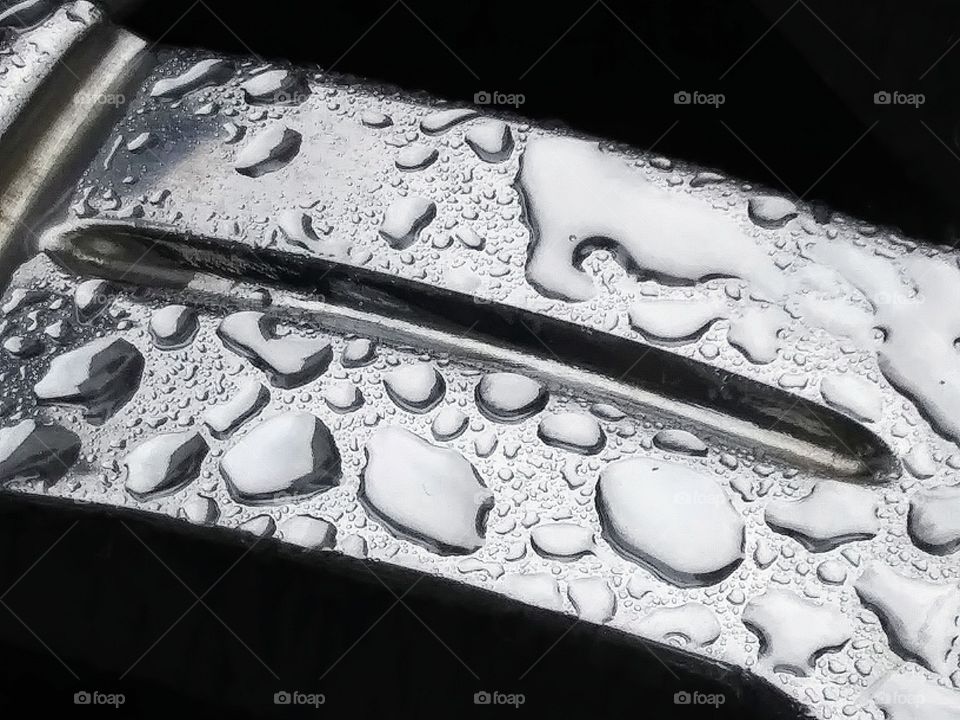 water on a metalic surface