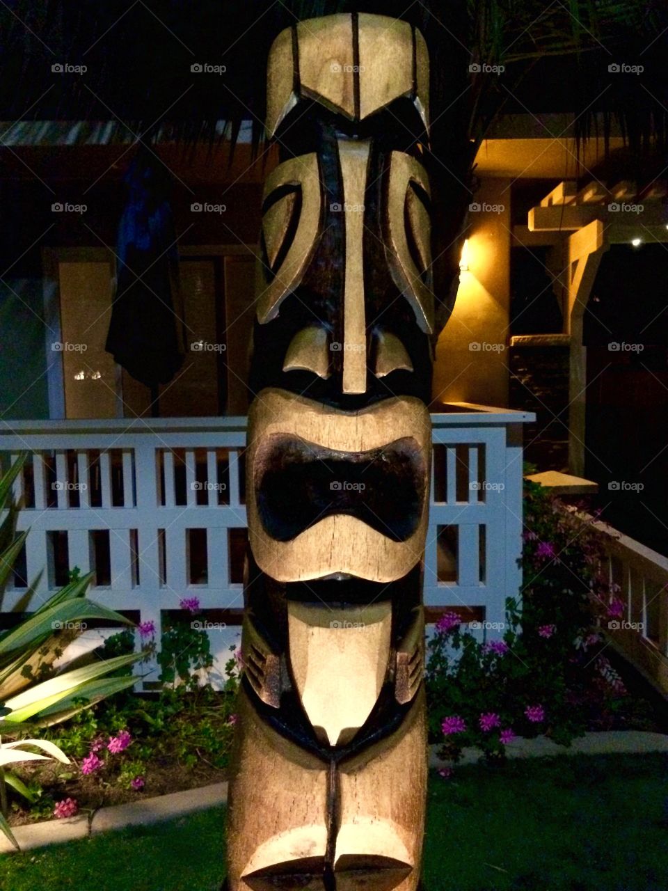 Tiki pole