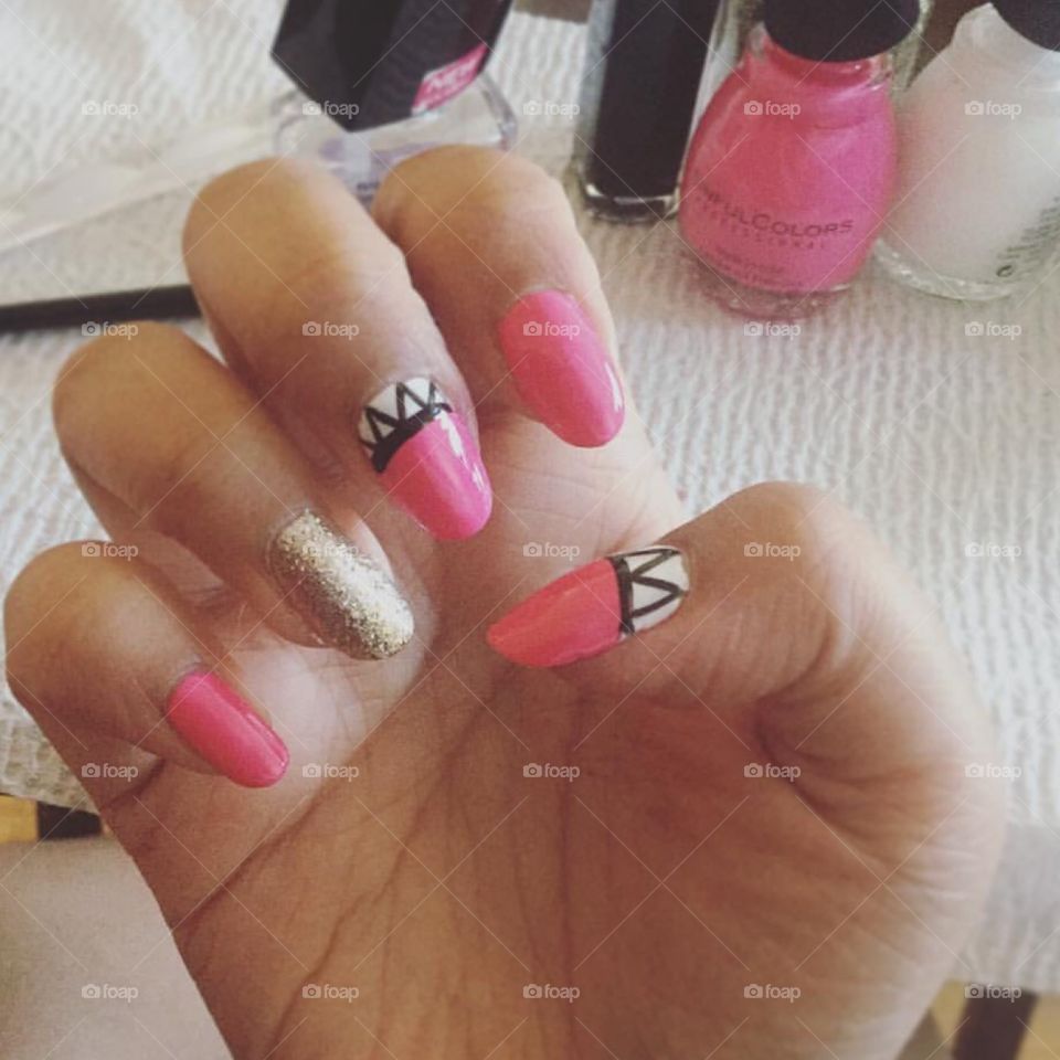 Hot pink and glitter gold with a pop of zig zags