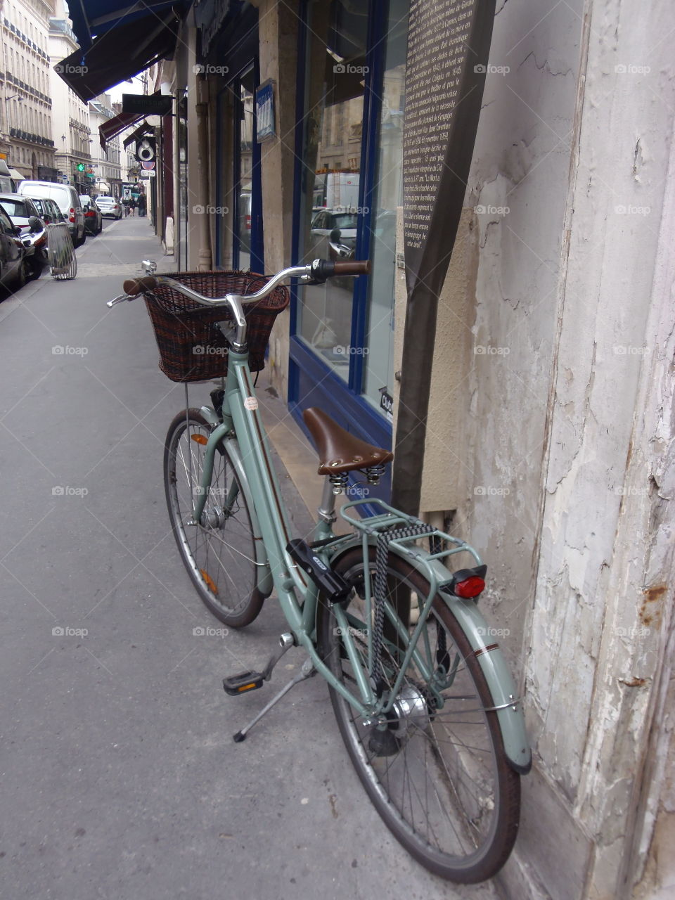 Bike in the streets of Paris