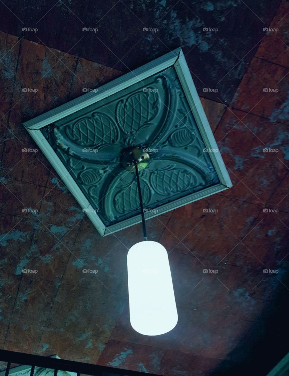 Old Ceiling Lamp 💡
Beautiful and Historic 🔍