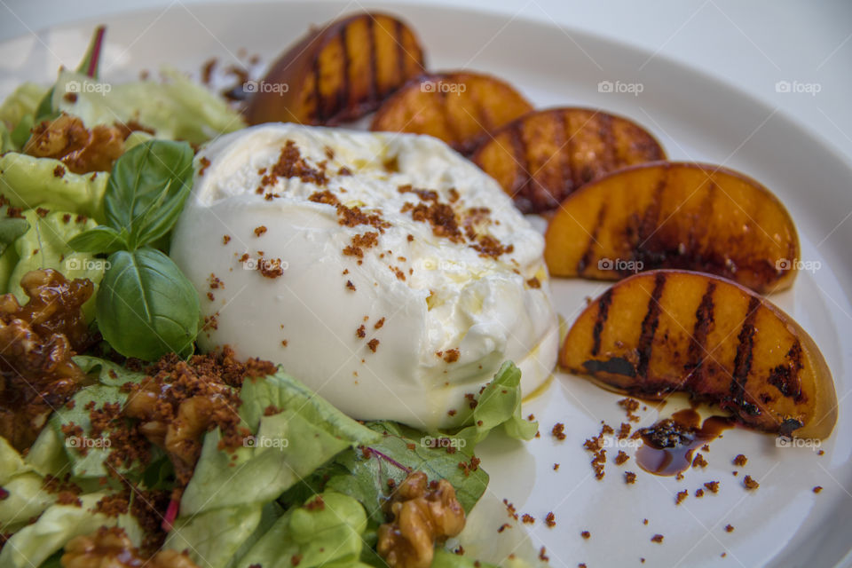 Burrata and nectarines 