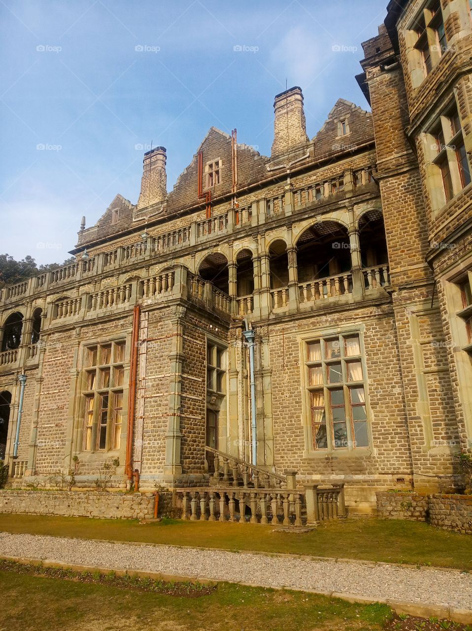 Indian Institute of Advanced Study is a well-known Indian research center and is a marvelous work of Scottish Architecture. The Inside of this monument is teak-paneled and there is an entrance doorway, a huge staircase and fireplace which best parts