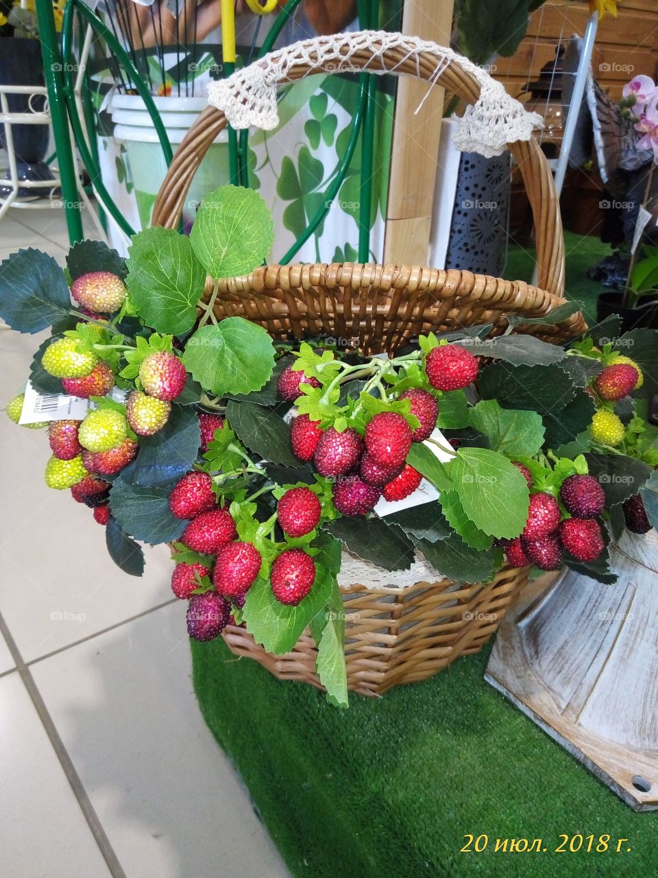 плетёные корзинки.ягодки.шопинг.плетение.красивый.красный.зеленый.магазин.