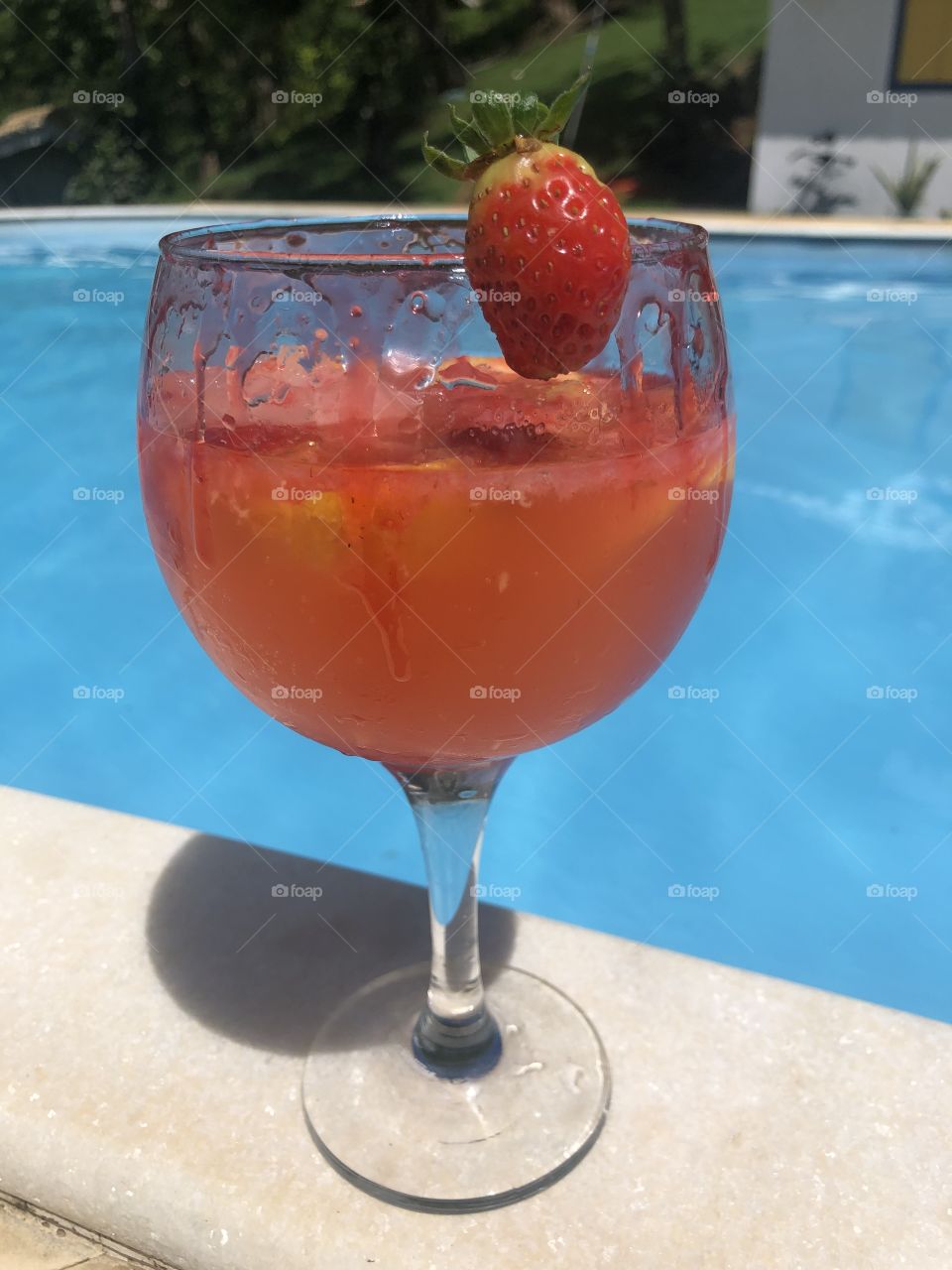 Drink na beira da piscina.