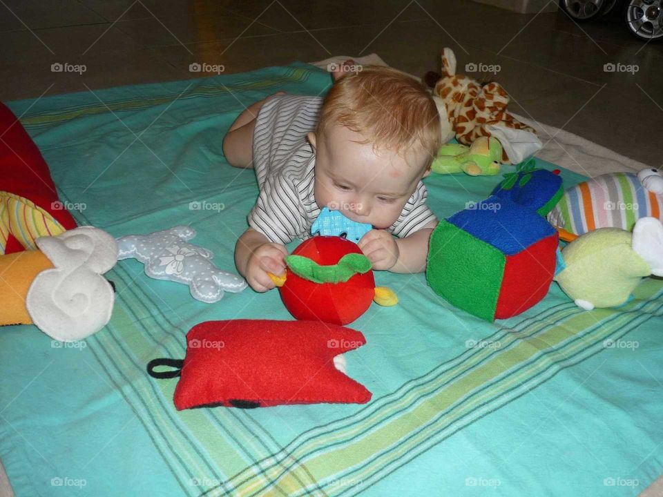 kid playing. newborn playing on floor