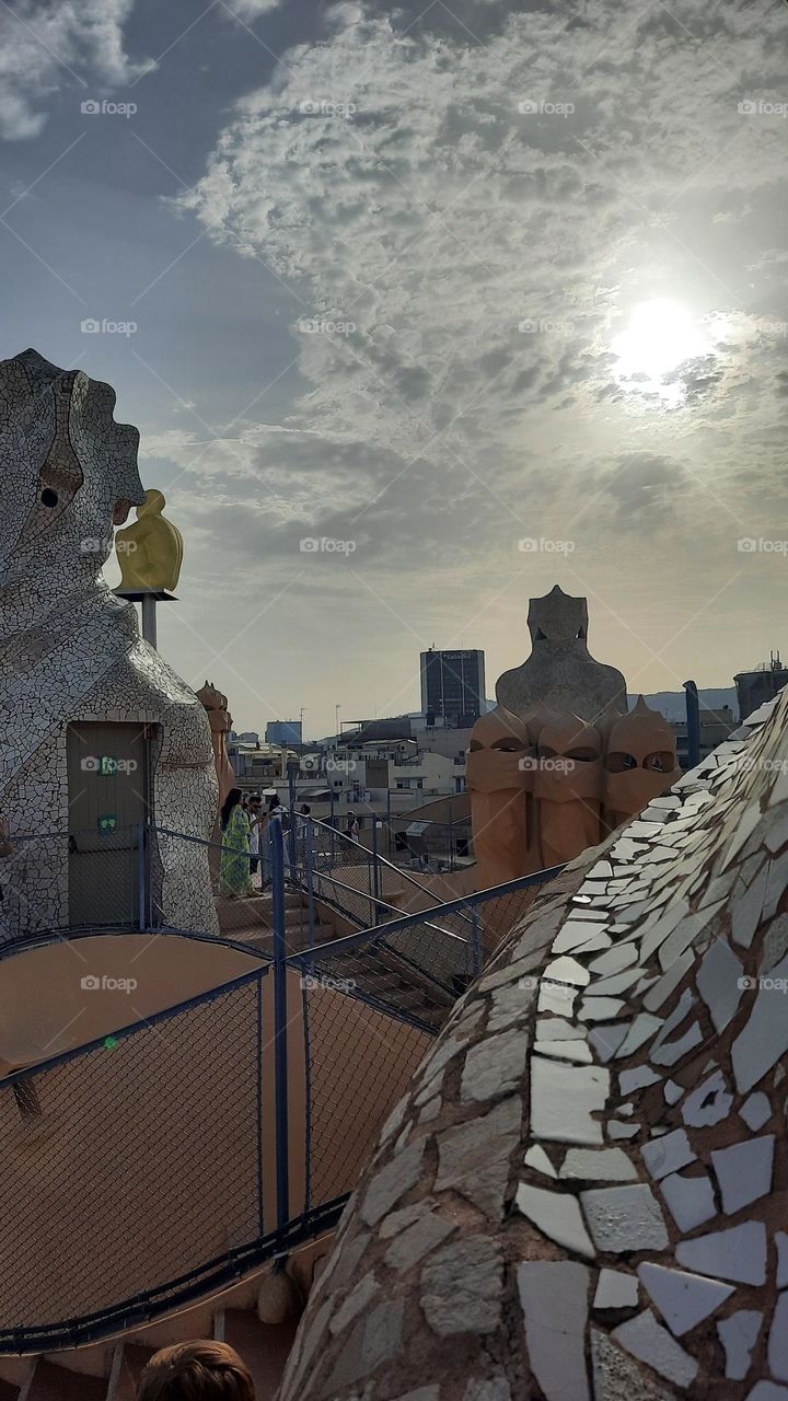 Terraza edificio La Pedera y arte Jaume Plensa